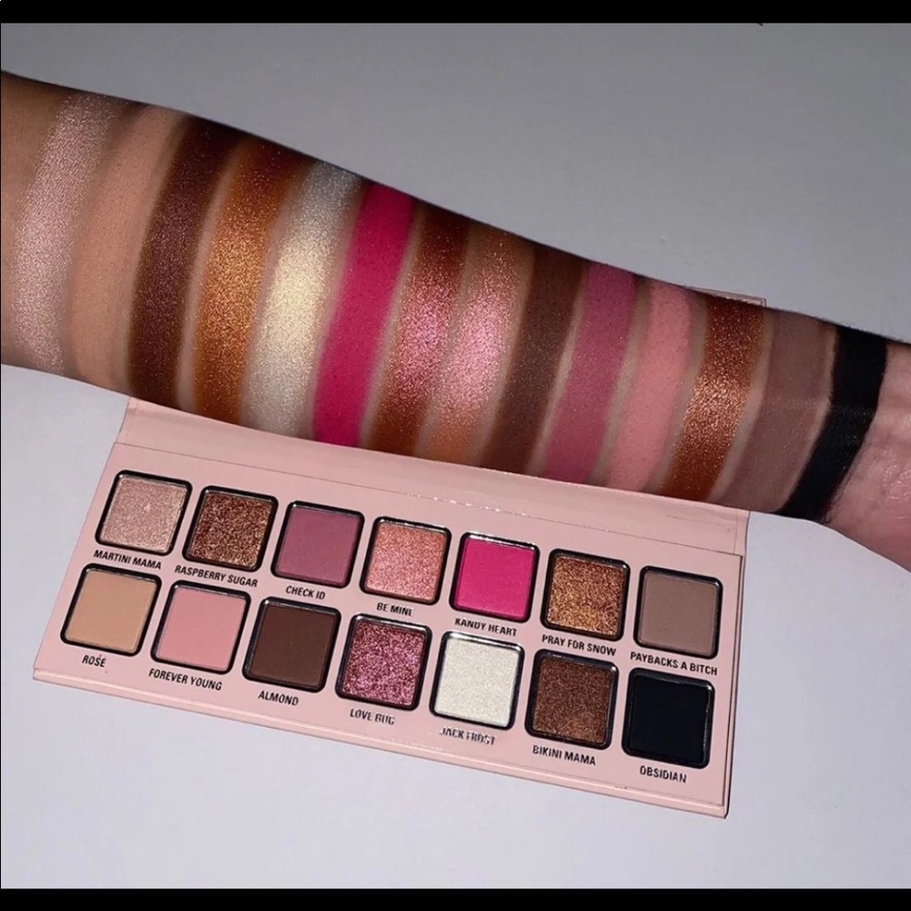 Kylie Holiday Eyeshadow Palette